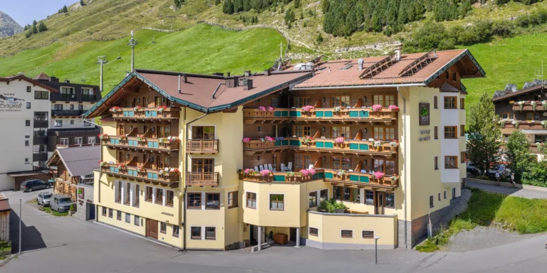 Horský hotel v Tyrolsku se snídaněmi, neomezeným wellness a kartou výhod