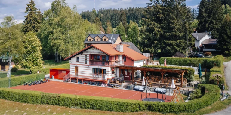 Aktivní relax na Lipně: útulný penzion se snídaní nebo polopenzí i možnost wellness