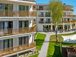 Pobyt u Baltu se snídaní a neomezeným wellness: luxusní hotel pár metrů od moře