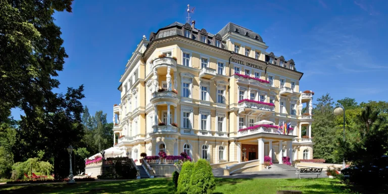 Pobyt ve 5* hotelu v centru Františkových Lázních: snídaně či polopenze, wellness i procedury