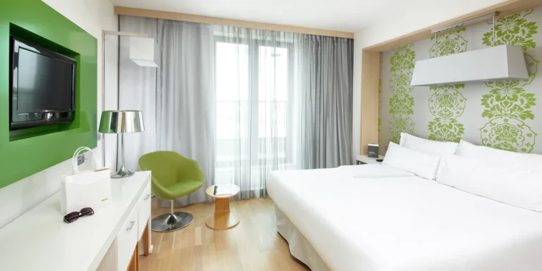 Pobyt v luxusním 4* hotelu v Praze pro pár i rodinu: snídaně, polopenze, sauna, fitness