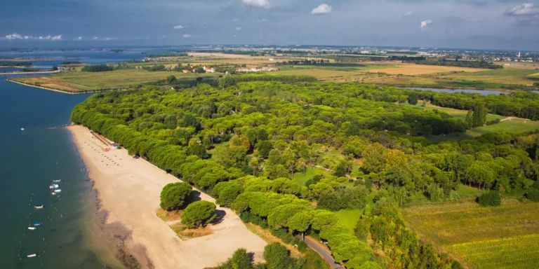 Mobilní domek nebo bungalov v Itálii: resort přímo u moře, s bazénem a spoustou zábavy
