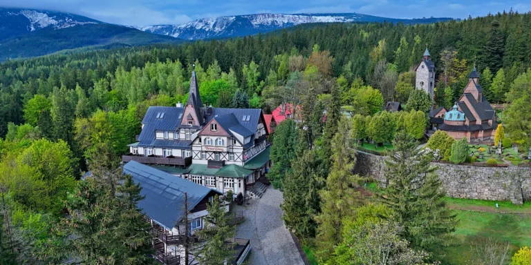 Pobyt v Karpaczi: hotel hned u známého kostela Wang, snídaně či polopenze a wellness