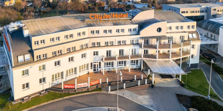 Pobyt v novém City inn‘ Hotelu: snídaně, welcome drink a bezplatné parkování