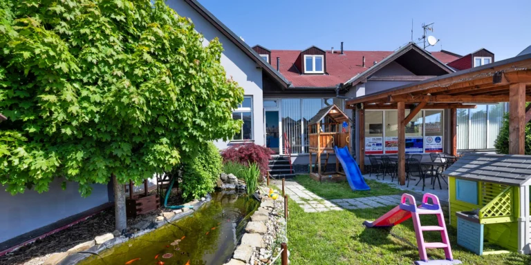 Relax na Slovácku se snídaní, privátním wellness i mytím vozu