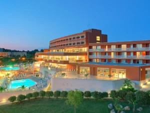 Dovolená v Poreči: 4* hotel 100 metrů od pláže, all inclusive, bazény a animační program