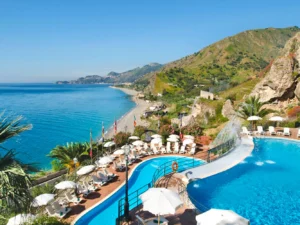 Dovolená na Sicílii: hotel se snídaní nebo polopenzí, bazény, v létě svoz na pláž