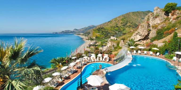 Dovolená na Sicílii: hotel se snídaní nebo polopenzí, bazény, v létě svoz na pláž