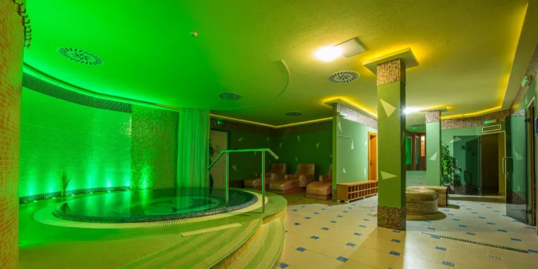 Relax v Demänovské dolině: moderní ubytování se stravou, wellness a atrakce v okolí