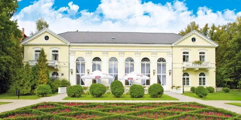 Pobyt v Jelení Hoře přímo v lázeňském parku: snídaně i vstup do wellness
