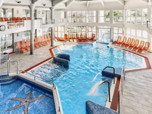 Rodinný pobyt v maďarském Hévízu: wellness, léčivá voda, polopenze a 2 děti do 4,99 let zdarma