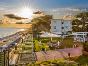 Luxusní dovolená v Toskánsku: 5* hotel přímo u pláže, snídaně nebo polopenze, animace