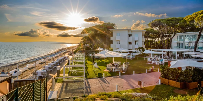Luxusní dovolená v Toskánsku: 5* hotel přímo u pláže, snídaně nebo polopenze, animace