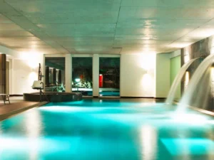 Pobyt pro požitkáře u Balatonu: ochutnávka vína, designové ubytování i neomezený wellness