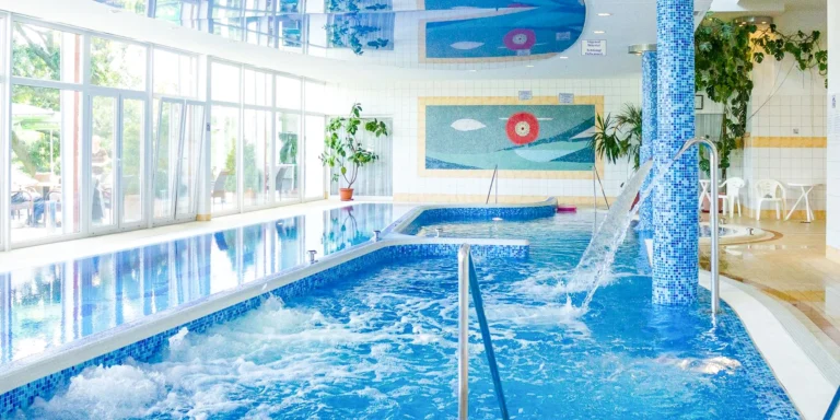 Hotel 300 metrů od Balatonu: neomezený wellness a polopenze