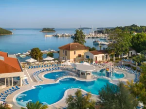 Istrie: 4* hotel s bazénem a wellness, skvělá poloha u pláže i dobré jídlo