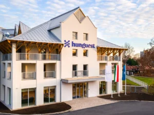 Wellness pobyt v Egeru s polopenzí, masáží a přímým vstupem do lázní