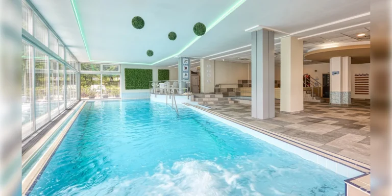Čtyřhvězdičkový hotel v Šoproni se snídaní, wellness, vstupy na koupaliště a slevami na atrakce