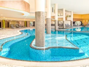 Rodinný 5* hotel u Balatonu: polopenze a neomezený vstup do 2 wellness zón, vlastní pláž