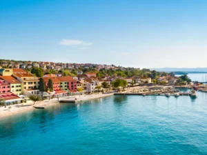 Dovolená na chorvatském Krku: 3* hotel u pláže, snídaně i polopenze plus, animace