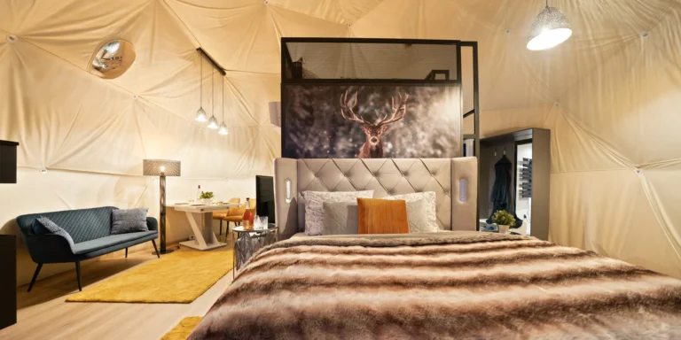 Glamping ve Špindlu: privátní infrasauna, snídaňový koš i lahev prosecca