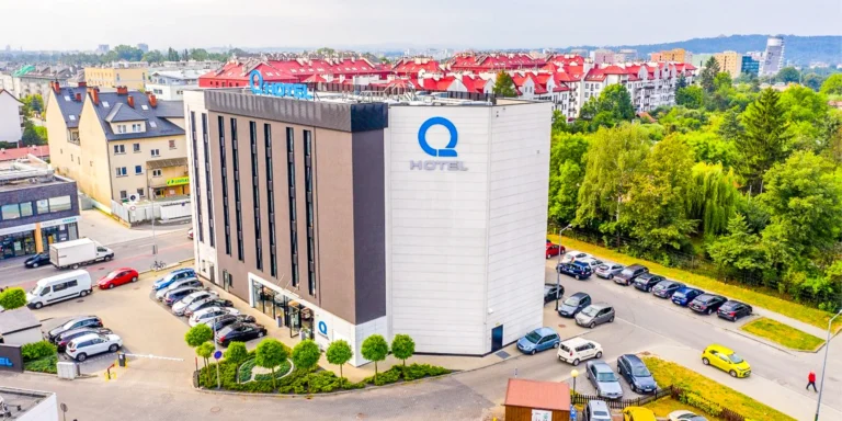 Pobyt v moderním hotelu se snídaní nebo polopenzí kousek od centra Krakova