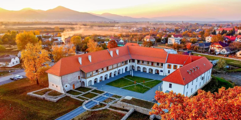 Pobyt s polopenzí v pohádkovém Zámku Františka II. Rákócziho na úpatí Tokaje