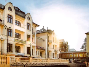 Dovolte si dovolenou jako filmová hvězda: ikonický hotel v Trenčianských Teplicích s procedurami i wellness