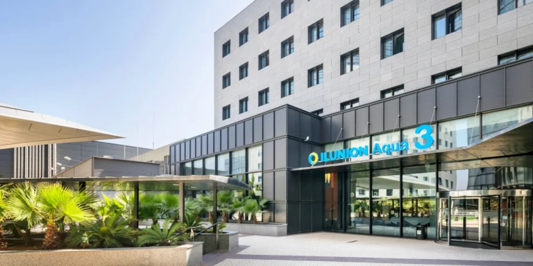 Dovolená ve Španělsku: 3* hotel se snídaní, autobusy na pláž, Oceánografický park