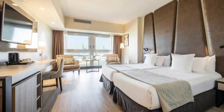 Slunečná Málaga: 4* hotel přímo u pláže, snídaně v ceně