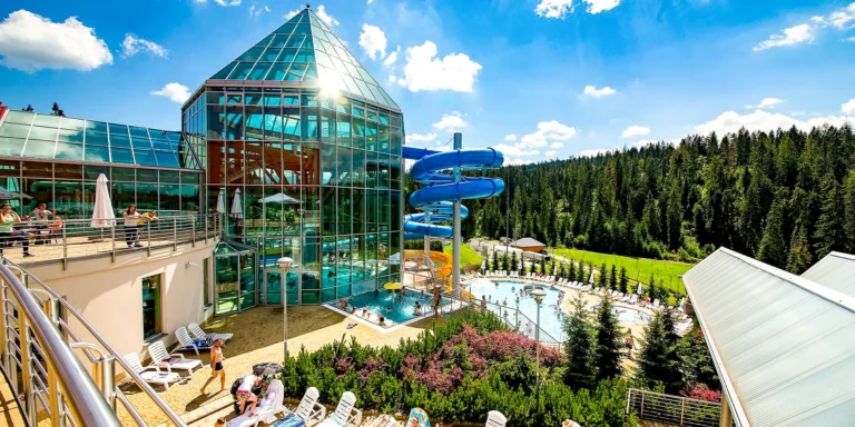 Odpočinek ve 4* hotelu Bukovina s neomezeným vstupem do komplexu s 12 bazény