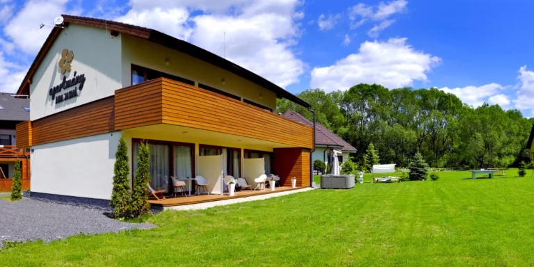 Rodinný pobyt v Jasné: moderní apartmány se snídaní a venkovní vířivkou