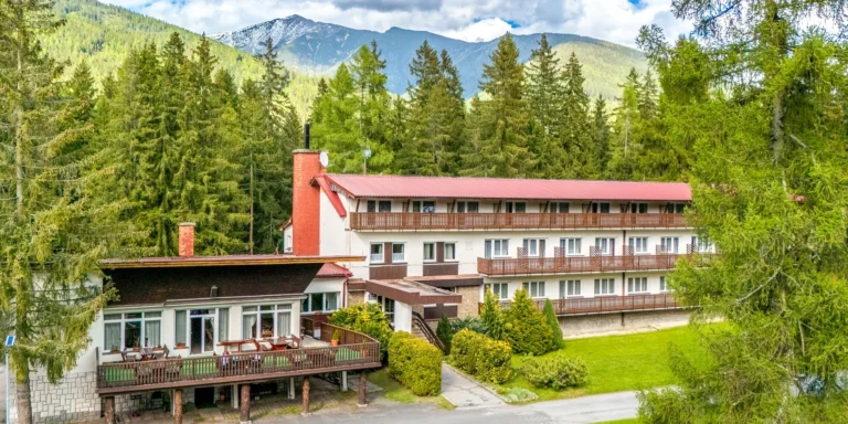 Liptovská pohoda s polopenzí a turistikou za rohem pro dva i rodinu