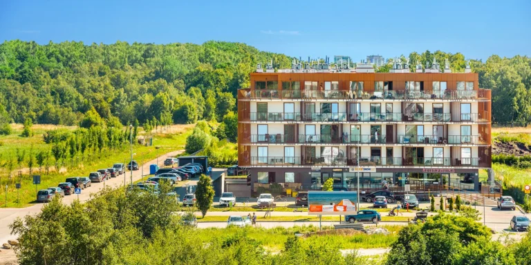Nové apartmány v polském Kolobřehu blízko od moře: vybavená kuchyňka i bazén a sauna, až 2 děti zdarma