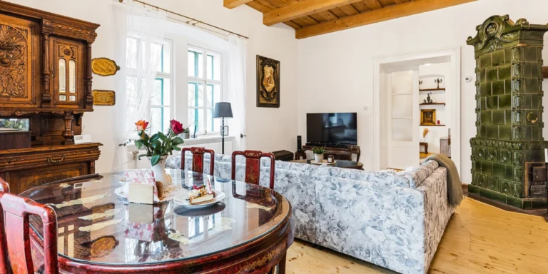 Historická vila v areálu zámku Svatý Anton: 3 apartmány s krásnou anglickou zahradou