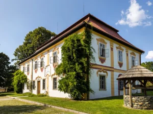 Pohádkový pobyt v barokním zámečku pro pár i rodinu, parkování zdarma