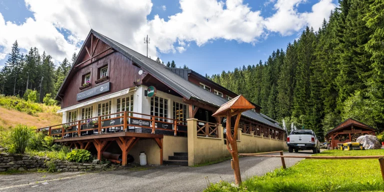 Penzion v Peci pod Sněžkou s polopenzí i tenisem