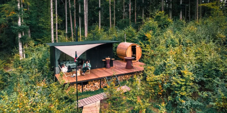 Tiny house na Sázavě: cedrová sauna, možnost snídaní i grilování