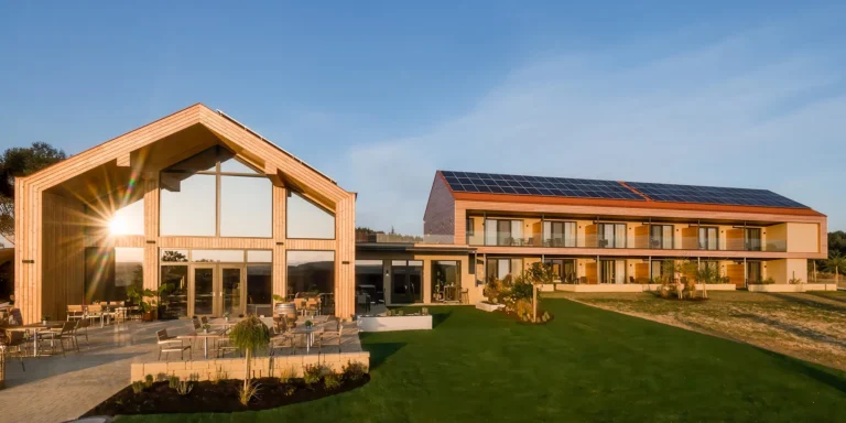 Rodinná dovolená v Rakousku: hotel s polopenzí a wellness, malá zoo i venkovní bazény