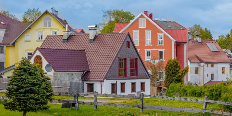 Krušné hory i s jídlem: vybavený apartmán nebo chalupa až pro 14 osob