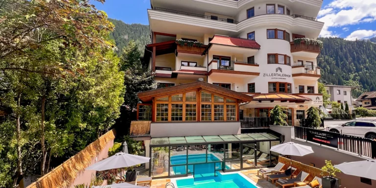 Tyrolsko: 4* hotel s polopenzí plus a neomezeným vstupen do bazénů a saun