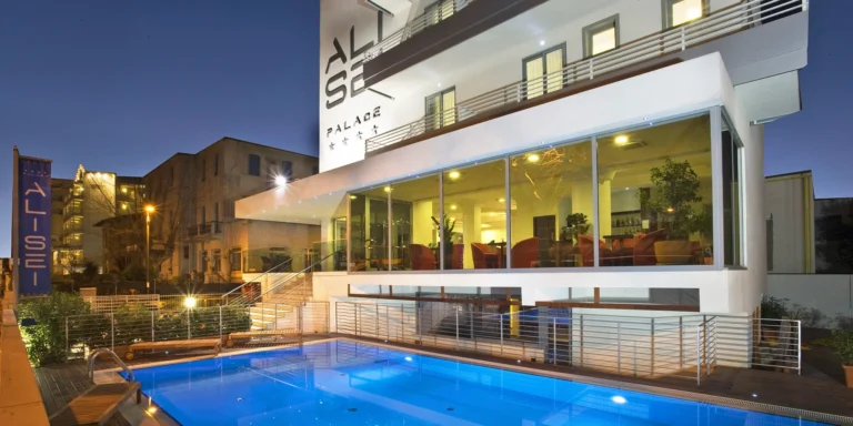Italská siesta a relax: 4* moderní hotel u pláže, snídaně, bazény, možnost wellness