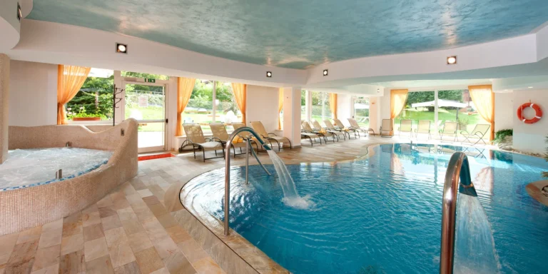Italské Alpy: hotel v Pinzolu se vstupem do wellness, koupelí, snídaněmi a kartou výhod