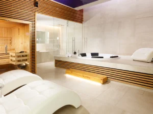 Pronájem luxusních wellness pokojů v centru Olomouce: vířivka i sauna jen pro vás dva