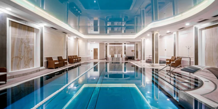 4* relax v Karlových Varech: bazénové a wellness centrum, lázeňské procedury, polopenze