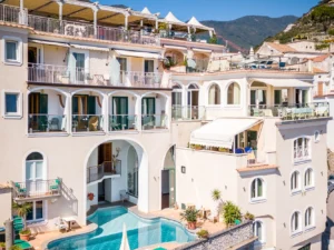 Pobyt na pobřeží Amalfi ve městečku Ravello: 4* hotel se snídaní či polopenzí a bazénem, 1,5 km od moře