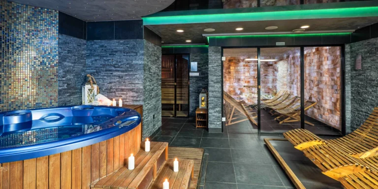 Slezské Beskydy s jídlem i wellness: střelnice, lanový park, motokáry