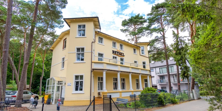 Příjemný hotel přímo u Baltu: strava, sauna a denně hodina v aquaparku