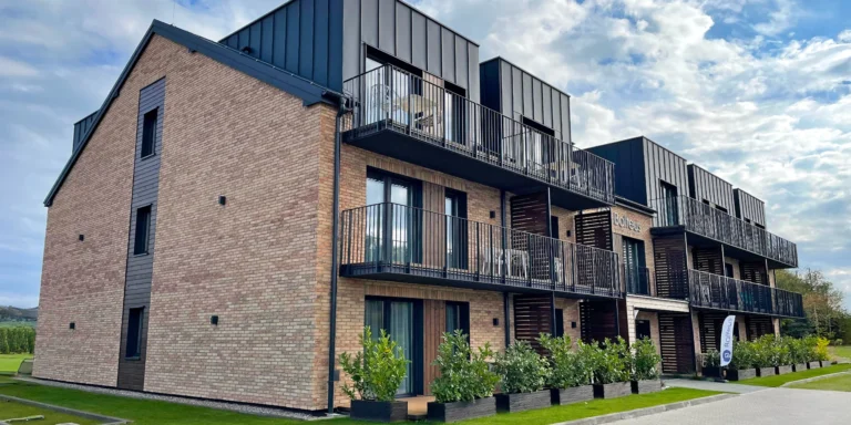 Pobyt u Kolobřehu pro dva i rodinu: moderně vybavené apartmány a snídaně i wellness