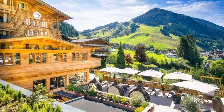 Luxusní rodinná dovolená v Alpách: 4* hotel s polopenzí plus, neomezený wellness, karta výhod